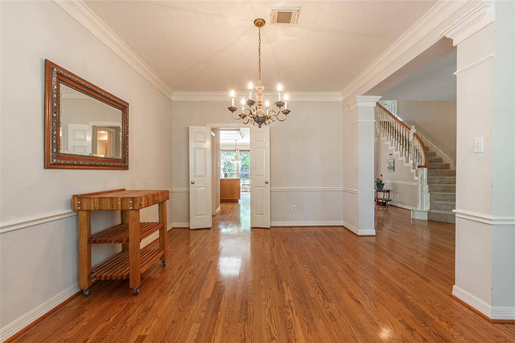 Easy access to the kitchen area from the dining room is great for enteratining.