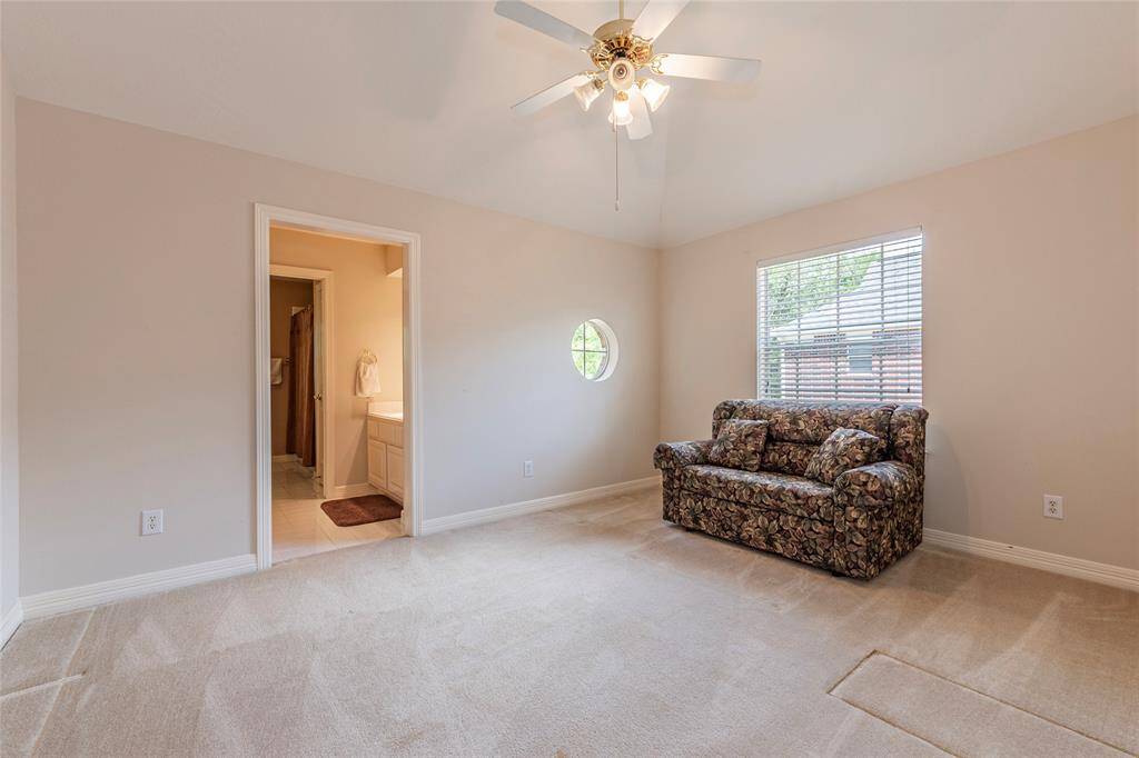 Additional spare bedroom with access to a Jack and Jill bath.