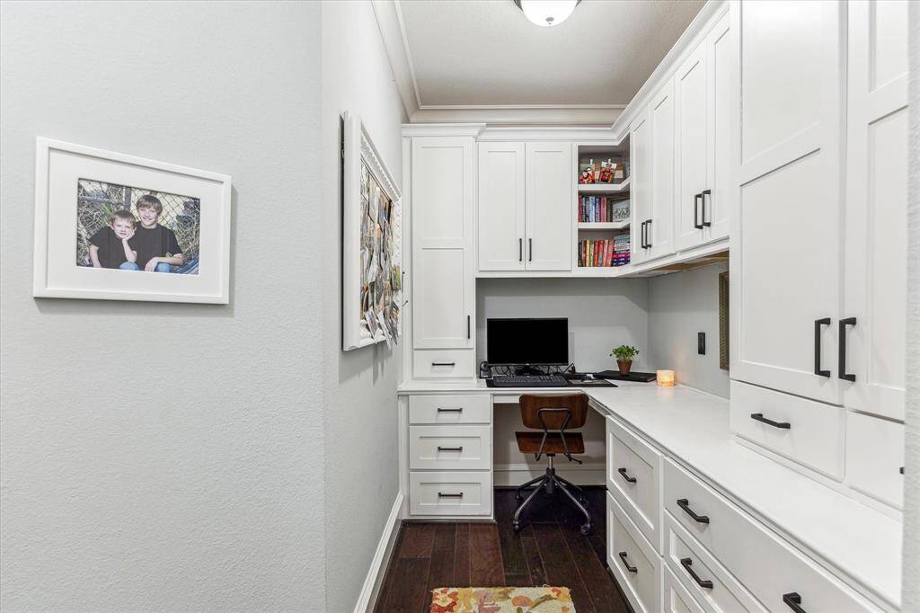 Need more space to work or create? You’ll love the dedicated home office PLUS a second flex room perfect for a hobby studio, second office, or cozy reading nook.