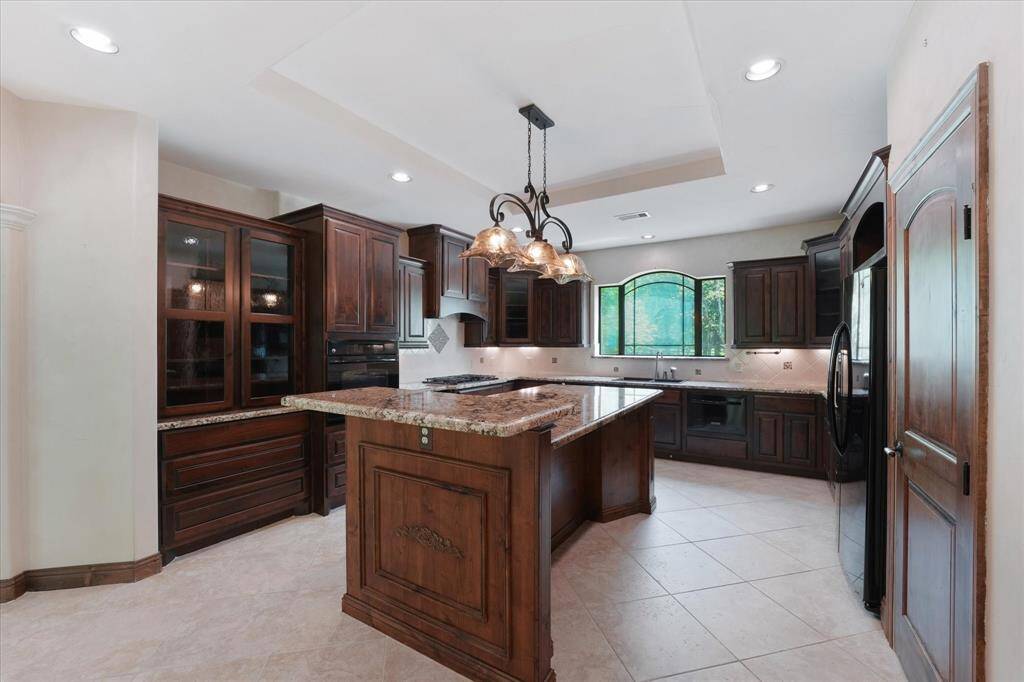 The kitchen is a chef's delight! Modern appliances and plenty of counter space for preparing tonight's feast!