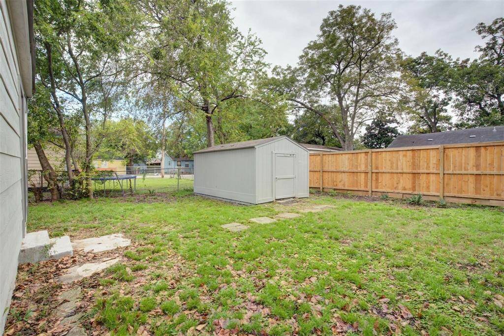 good size back yard