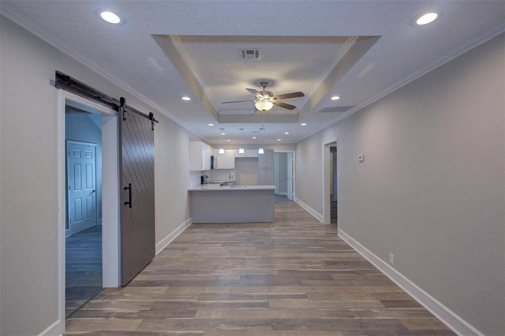 Accented barn door