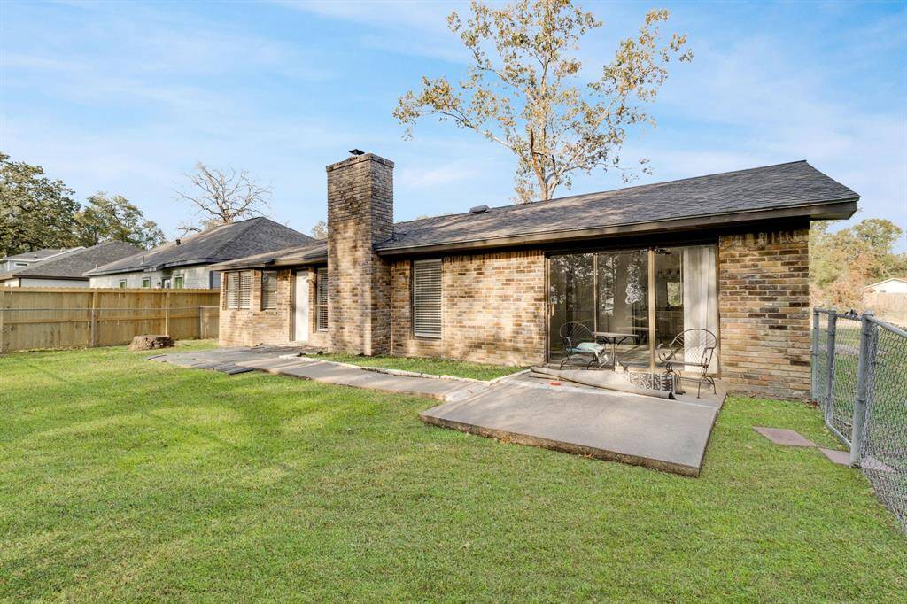 Spacious Backyard!