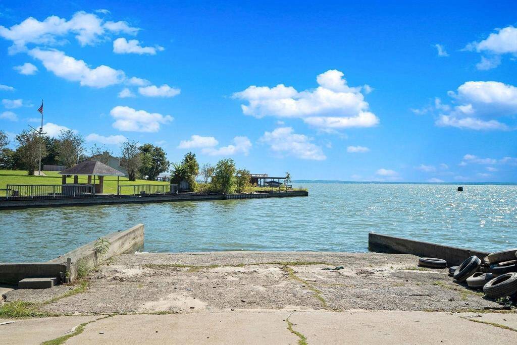 Private subdivision boat ramp!
