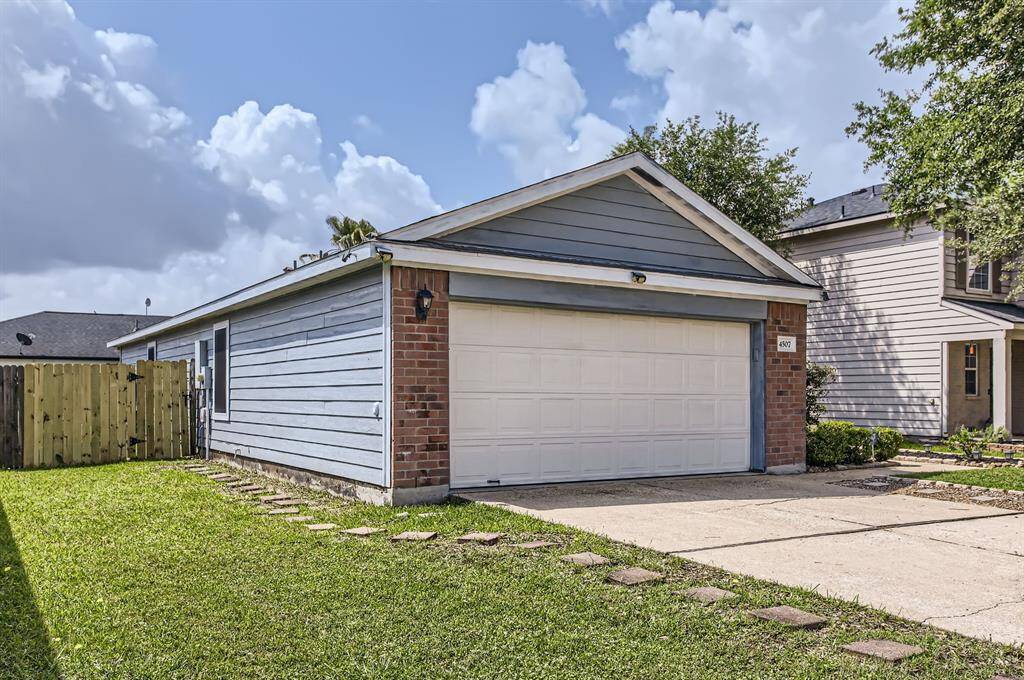 This LGI home was built in 2008, sits on a 6,151 square foot cul-de-sac lot, and has only had 1 owner who has taken great care of the house
