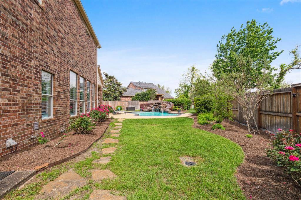 Another view of the side yard with so many possibilities.