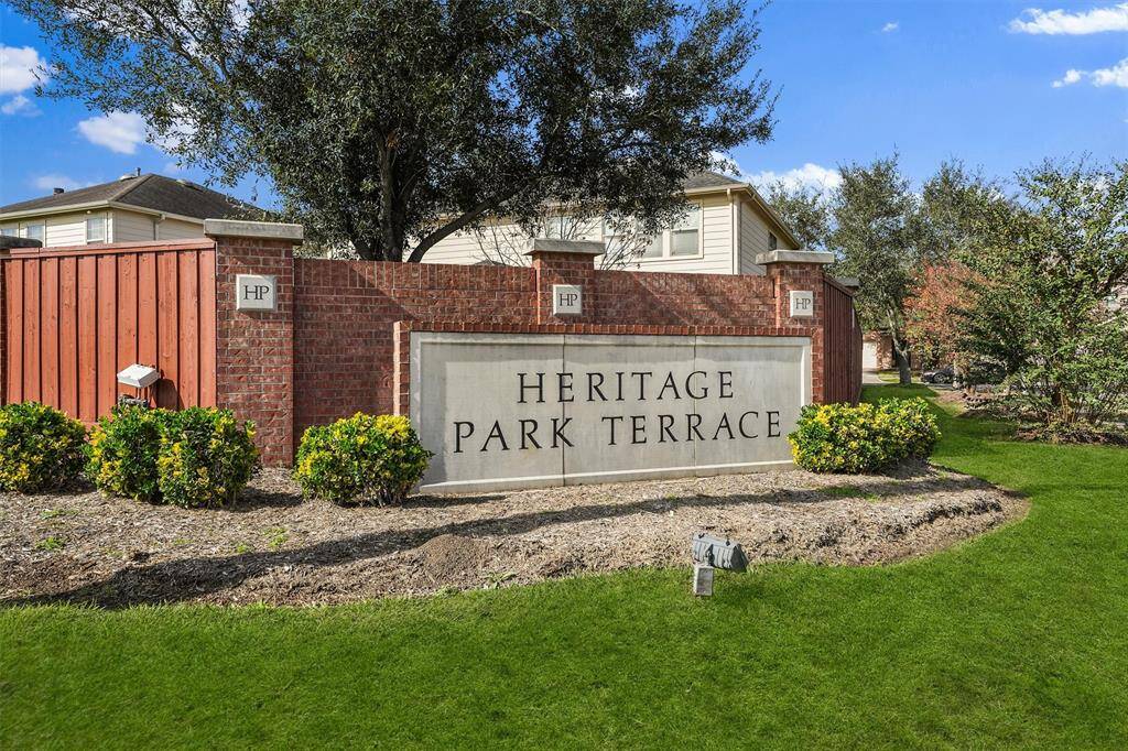 Subdivision amenities include tennis courts, pool, basketball courts, and parks