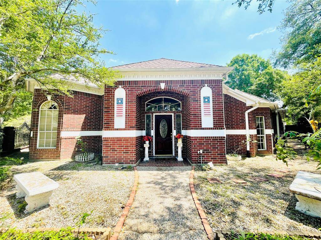 Front elevation at corner