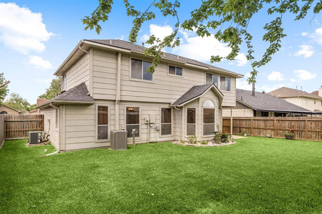 Beautiful spacious backyard with enough space to have a pool, backyard bbq's, and perfect for entertainment or relaxing.