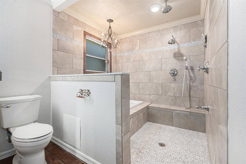 Soaking Tub and Shower