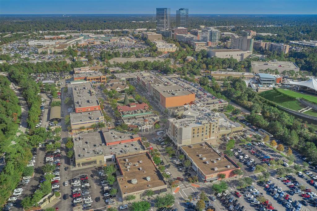 Market Street – The Woodlands is an award-winning mixed-use town center featuring retail, restaurant, cinema, office and hotel.