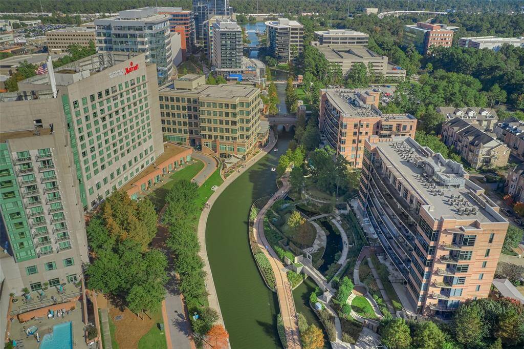 1.5 miles to The Woodlands Waterway. Home to The Marriott Convention Center, many restaurants, 3 miles ofwalking and bike paths, Cynthia Woods Mitchell Pavillon, Riva Row Boat House, Town Center Park and more.