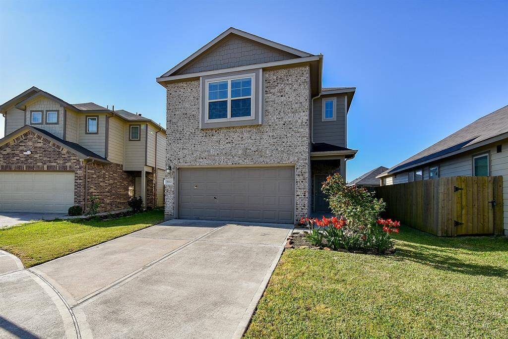 Located on a nice quiet cul de sac in Maple Village