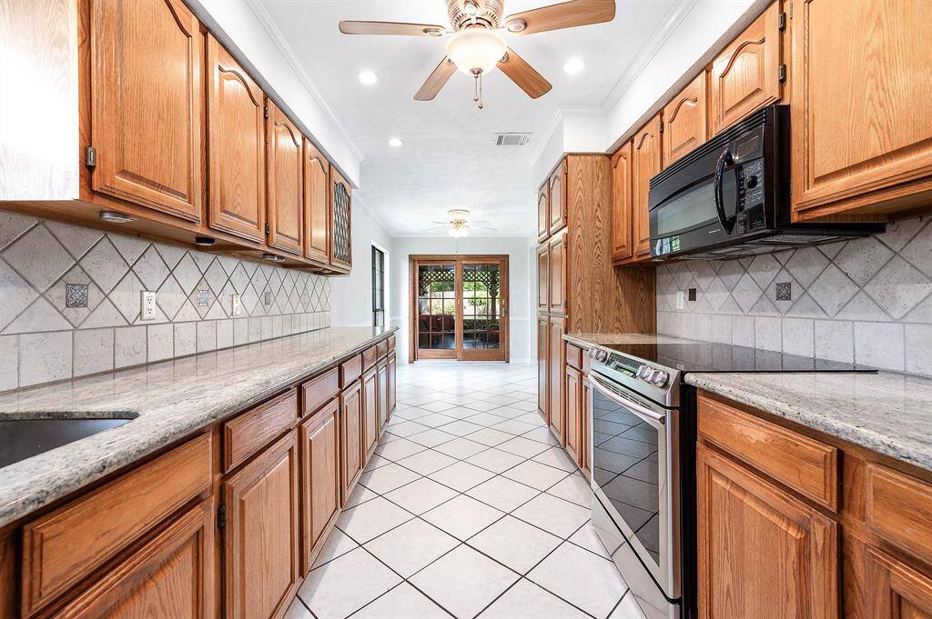 Plenty of cabinetry!
