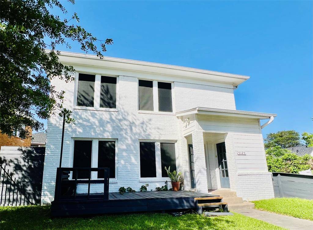 Welcome to 5125 Polk Street! This downstairs unit features a front deck, that would be perfect for an outdoor seating area, and a fully fenced front yard.