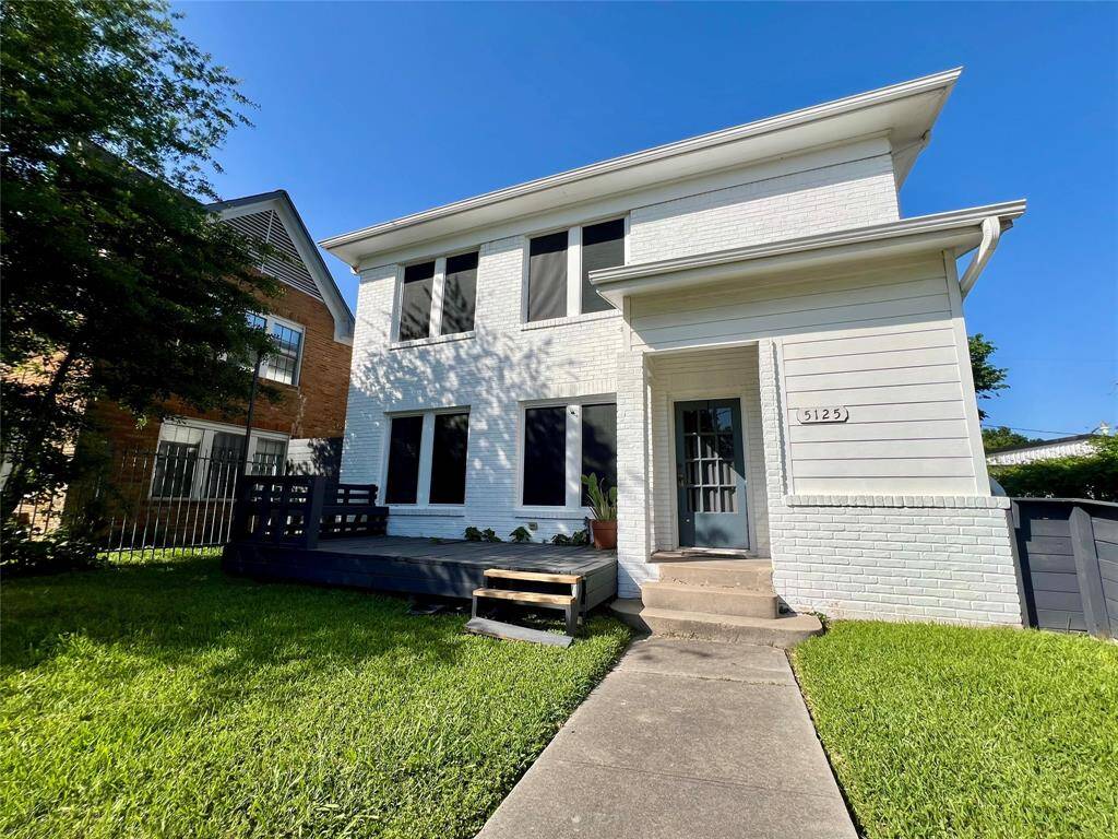 The large front yard is fully fenced. Lawn is maintained by the landlord.