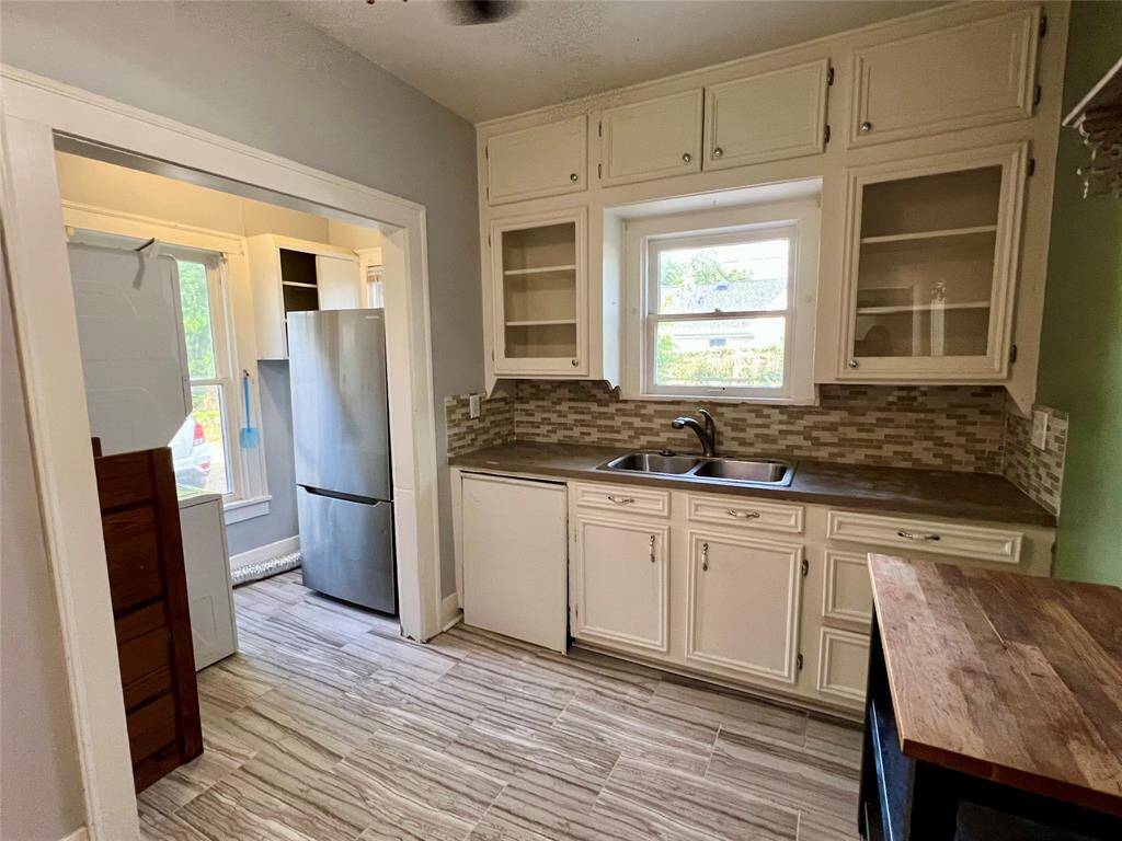 The refrigerator and stackable washer and dryer are included!