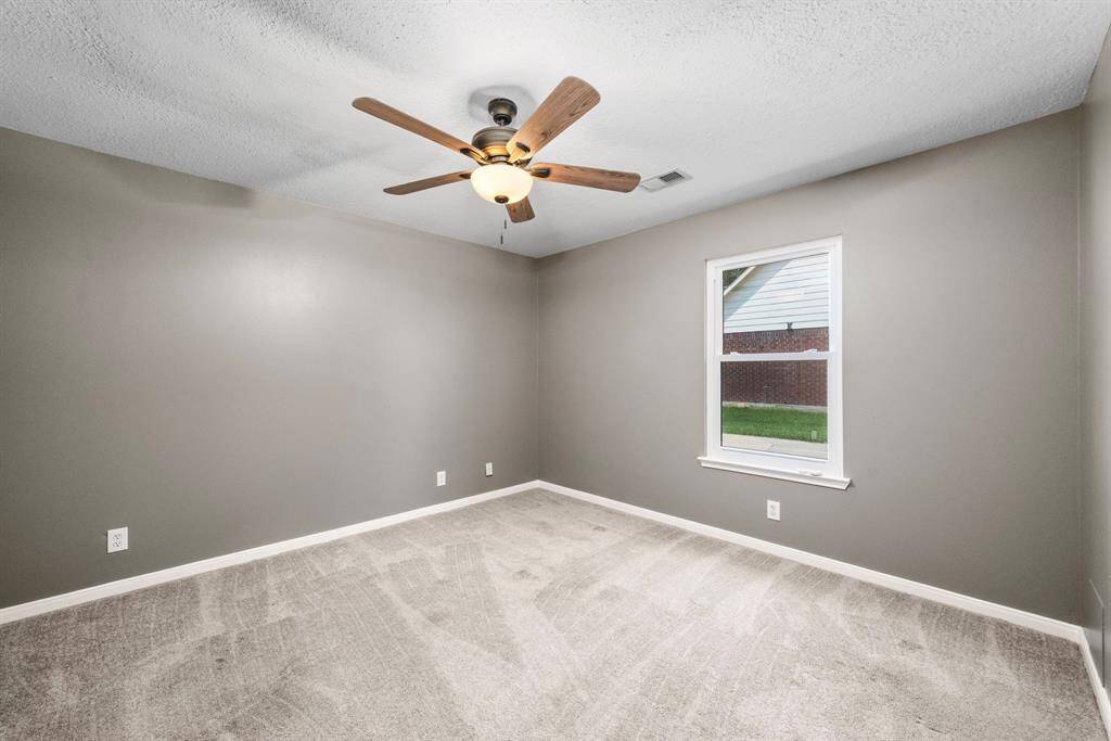 Secondary bedroom