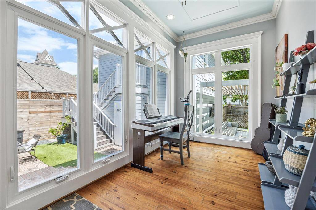 Wrapped in walls of windows, the sunroom offers an inspiring setting perfect for a music room, home office, or creative retreat. Overlooking the backyard, this cheerful nook bathes in natural light.