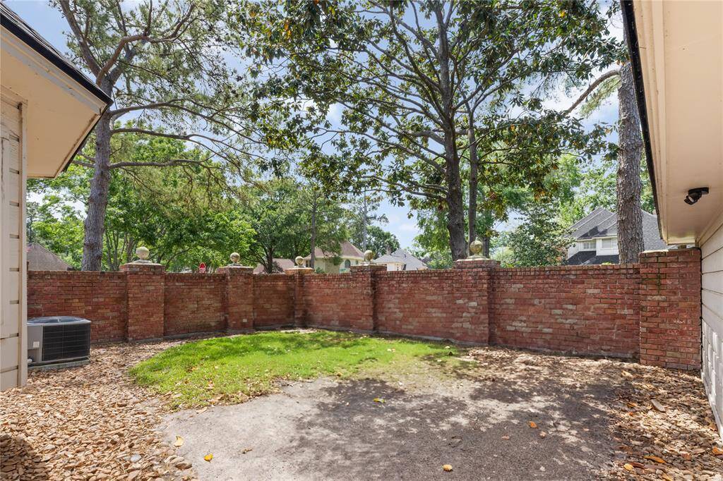 Enclosed side yard
