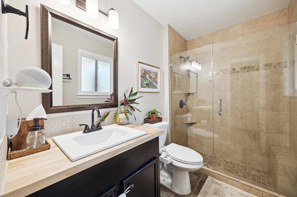 Second full bathroom located near the three secondary bedrooms