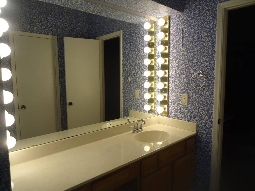 2nd Vanity
