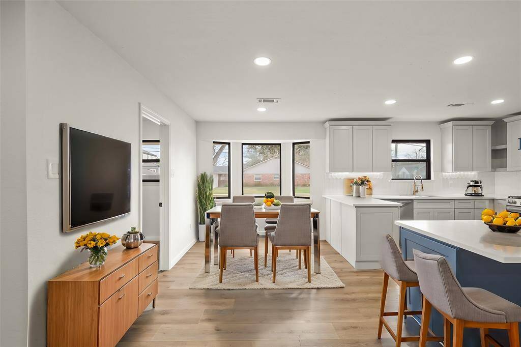 Cherry breakfast area is conveniently located just right off the kitchen. **Room has been virtually staged.