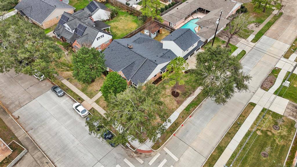 Positioned in a desirable neighborhood with easy access to nearby streets, this home offers a perfect blend of convenience, charm, and functionality.