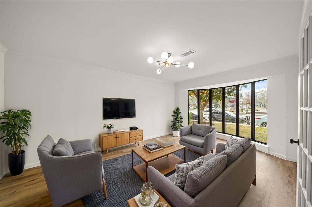 This inviting living room features a glass bay window that allow tons of natural light into the room. **Room has been virtually staged. ^^This room has been virtually staged.