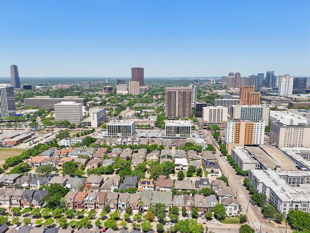 This home is walking distance from the Mandarin Immersion Magnet School (MIMS),Mandarin Immersion Magnet School (MIMS).  It was established in 2012 and is part of the Houston Independent School District (HISD).