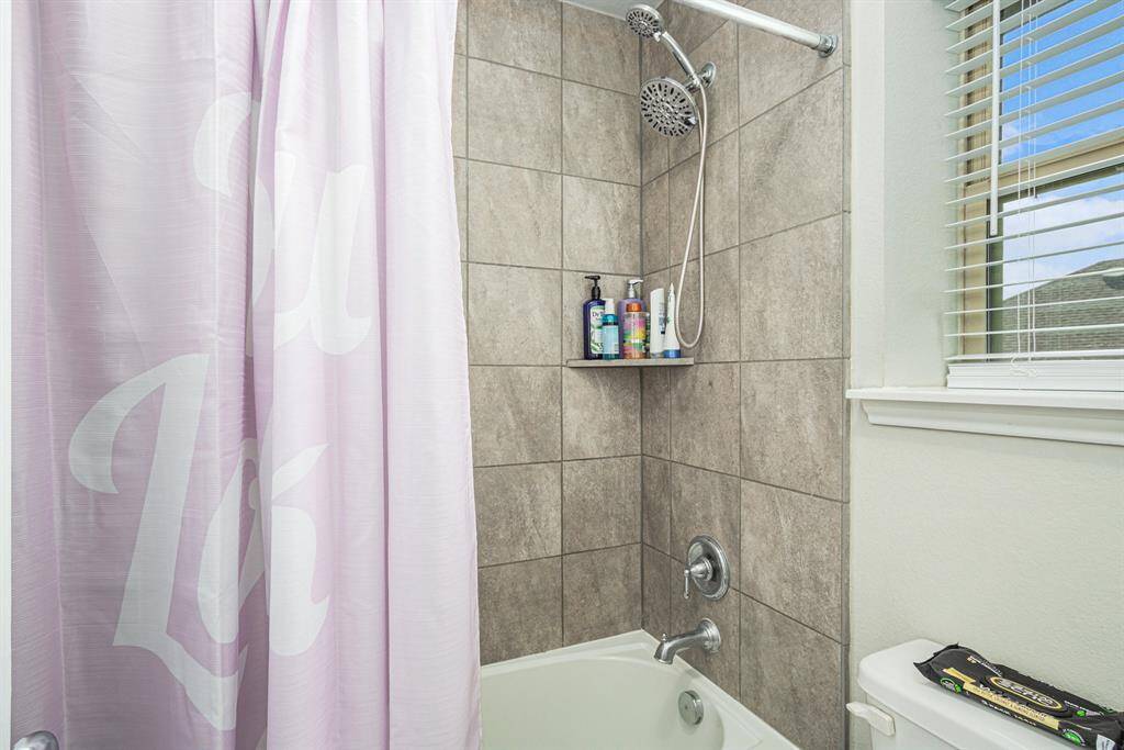 Upstairs Full Bath 2
