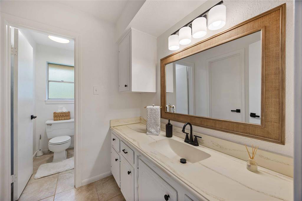 Second sink in the primary en suite