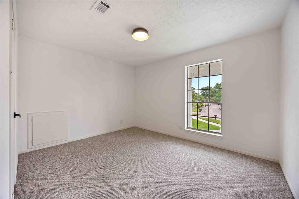 Upstairs bedroom #3 - new carpet