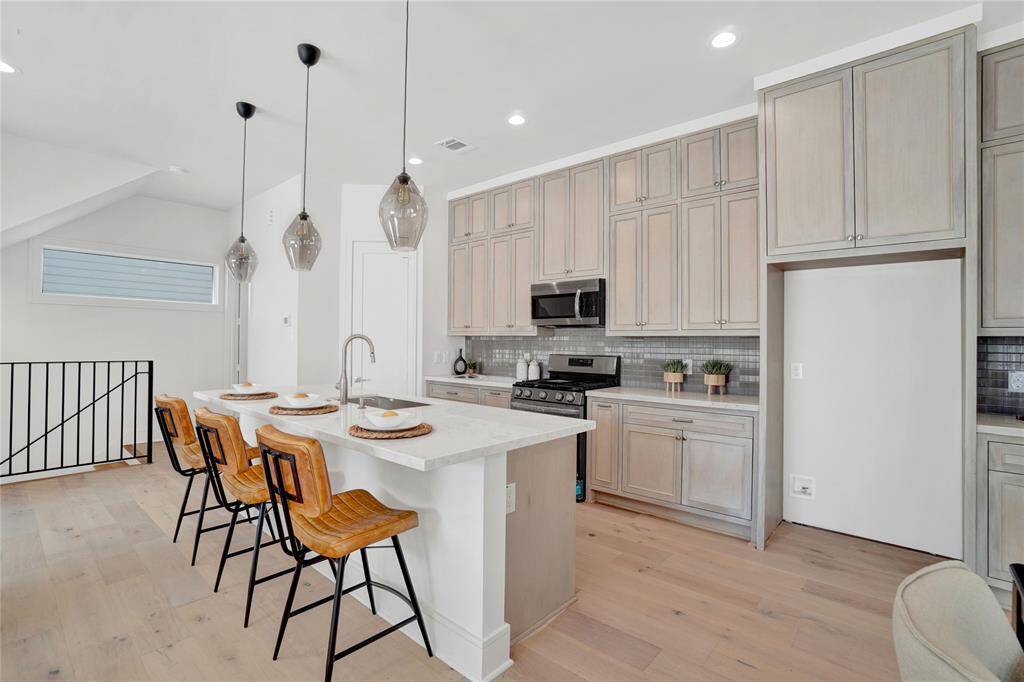 *Photos are from 5435 Darling*