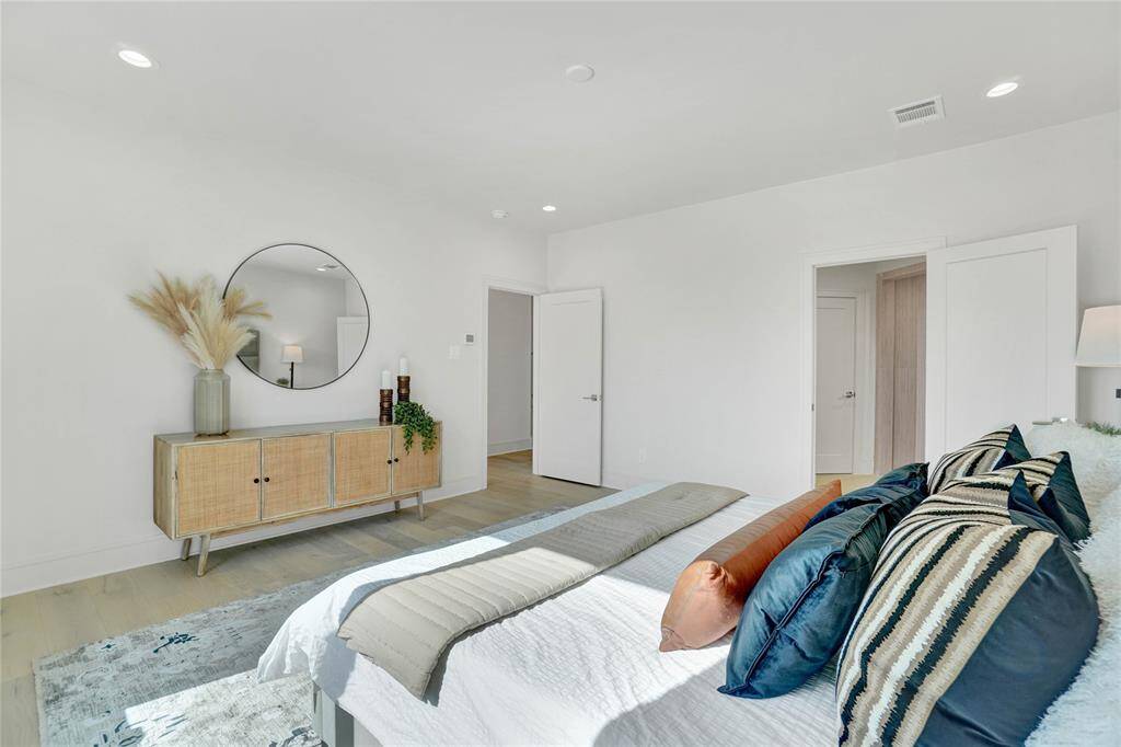 *Photos are from 5435 Darling*