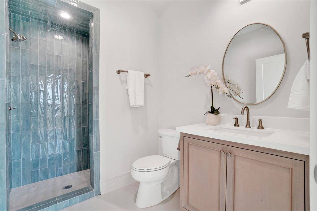 *Photos are from 5435 Darling*