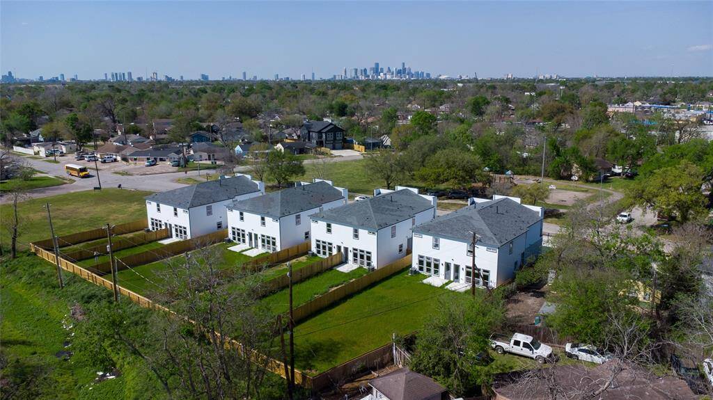 Huge backyard for entertainment, overlooking Medical center Galleria