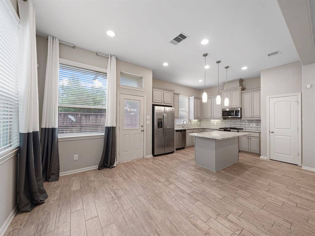 Alternative view of the dining and kitchen area!