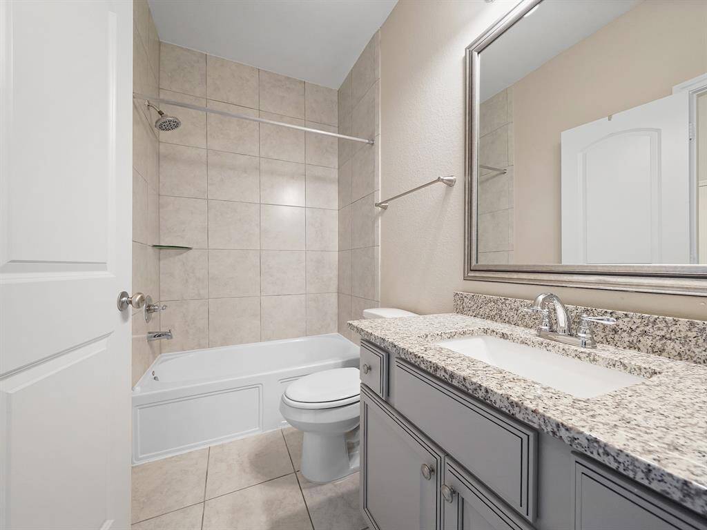 Secondary bathroom.