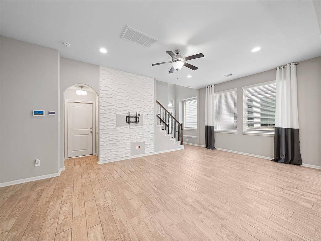 Alternative view of the living room.