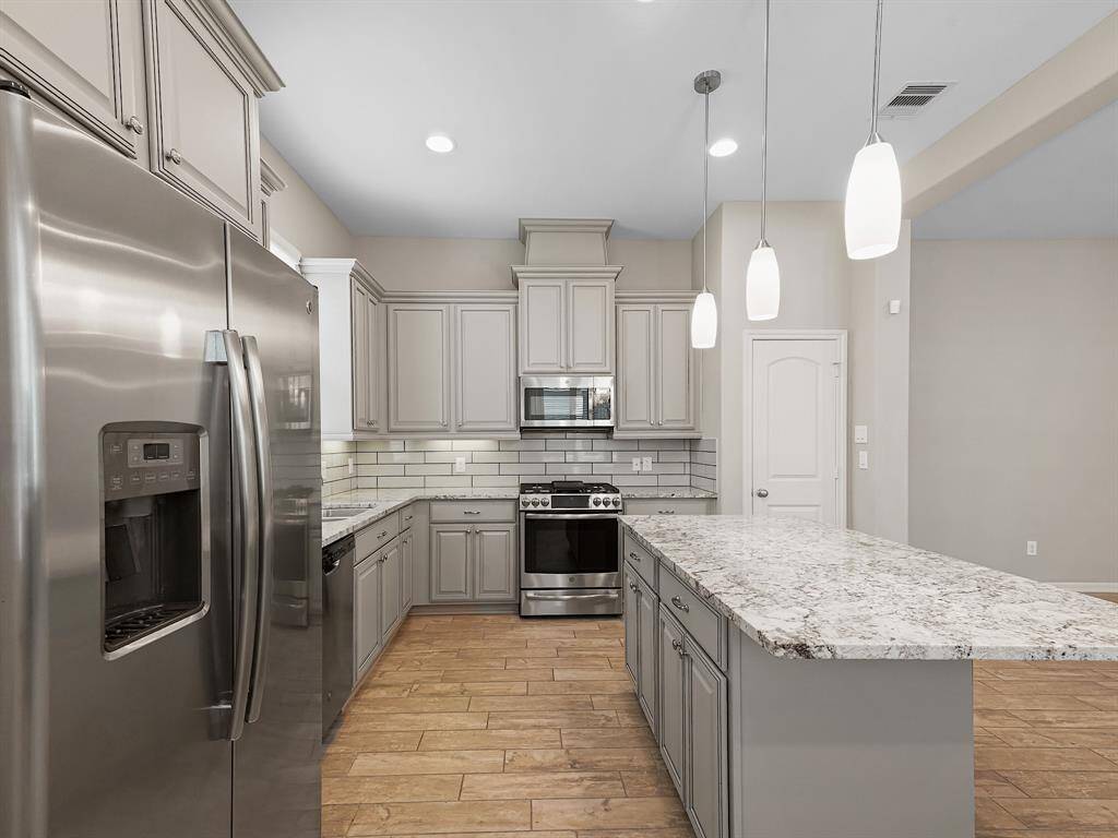 Alternative view of the kitchen.