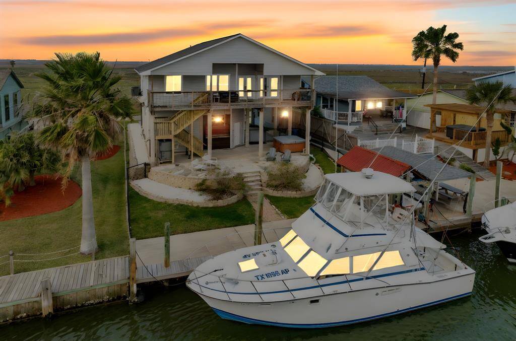 Relax after a day of fishing at 56 Marlin (virtually dusk)