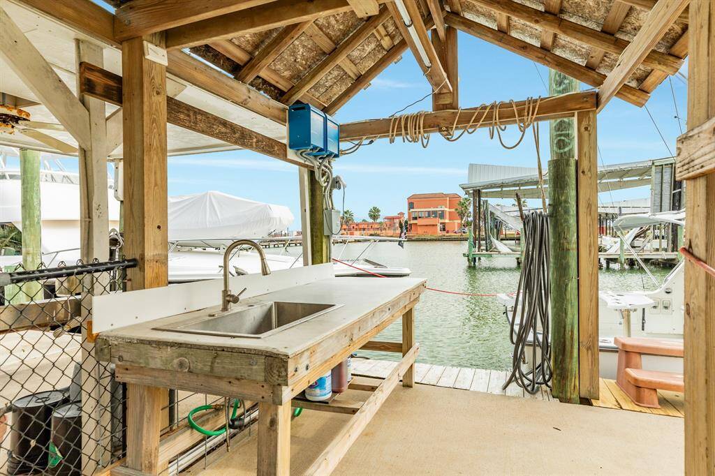 This photo showcases the fishing cleaning station with electricity and water ideal for boating enthusiasts. The view includes boats and a serene waterway, perfect for enjoying a coastal lifestyle.