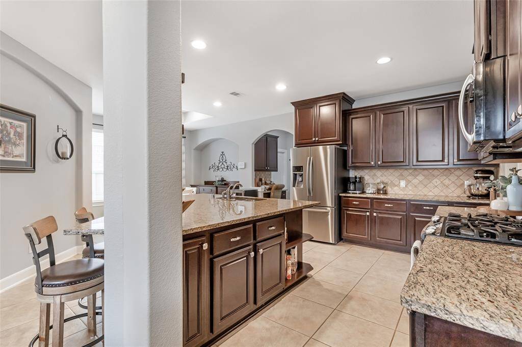 Huge Kitchen w/ Island