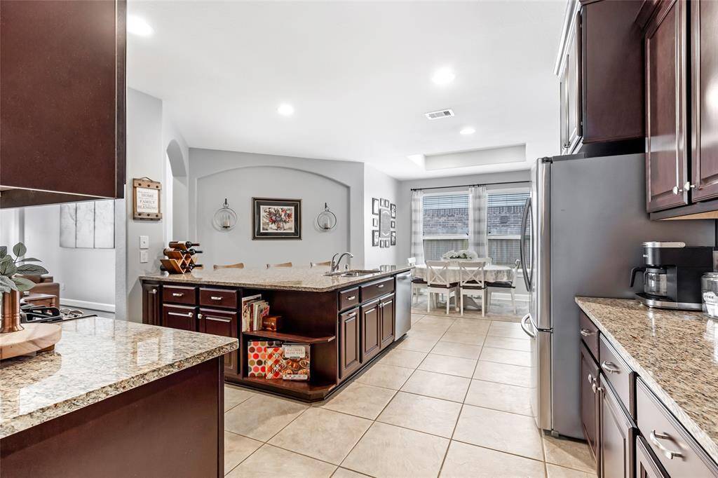 Huge Kitchen w/ Island