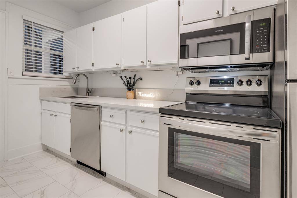 Kitchen MODEL PHOTOS OF SAME FLOOR PLAN (DOWNSTAIRS) UNIT