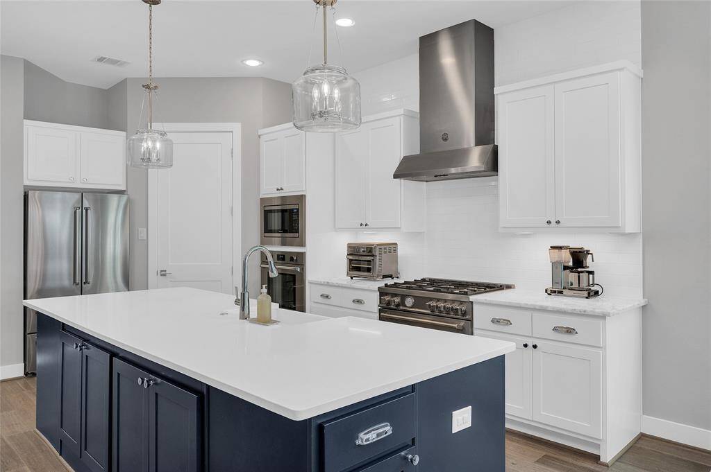 Fantastic large kitchen island -+ upgraded Bertazzoni appliances.,