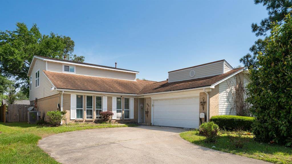 Large Spacious Driveway