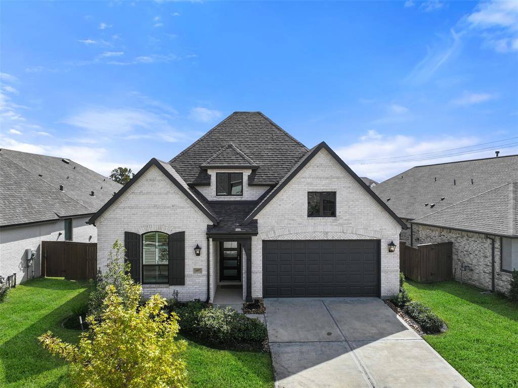Welcome to 607 Livermore Street in the master-planned Edgewater community in Webster! This better-than-new 2022-constructed home offers a white brick selection, charming shutters, a double wide driveway, and fabulous landscaping set in a great location with quick access to Clear Lake & Houston.