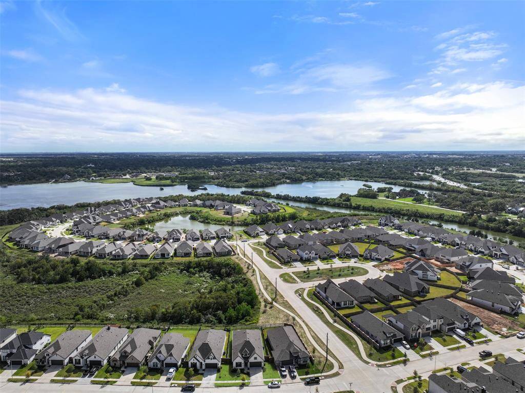 Edgewater is a 538-acre Bay Area community located in the heart of Webster, TX. Tucked away in its own private enclave with quick access to major highways, Edgewater is the perfect combination of convenience and seclusion from the hustle and bustle of the city.
